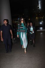 Deepika Padukone snapped at Airport on 13th Dec 2015